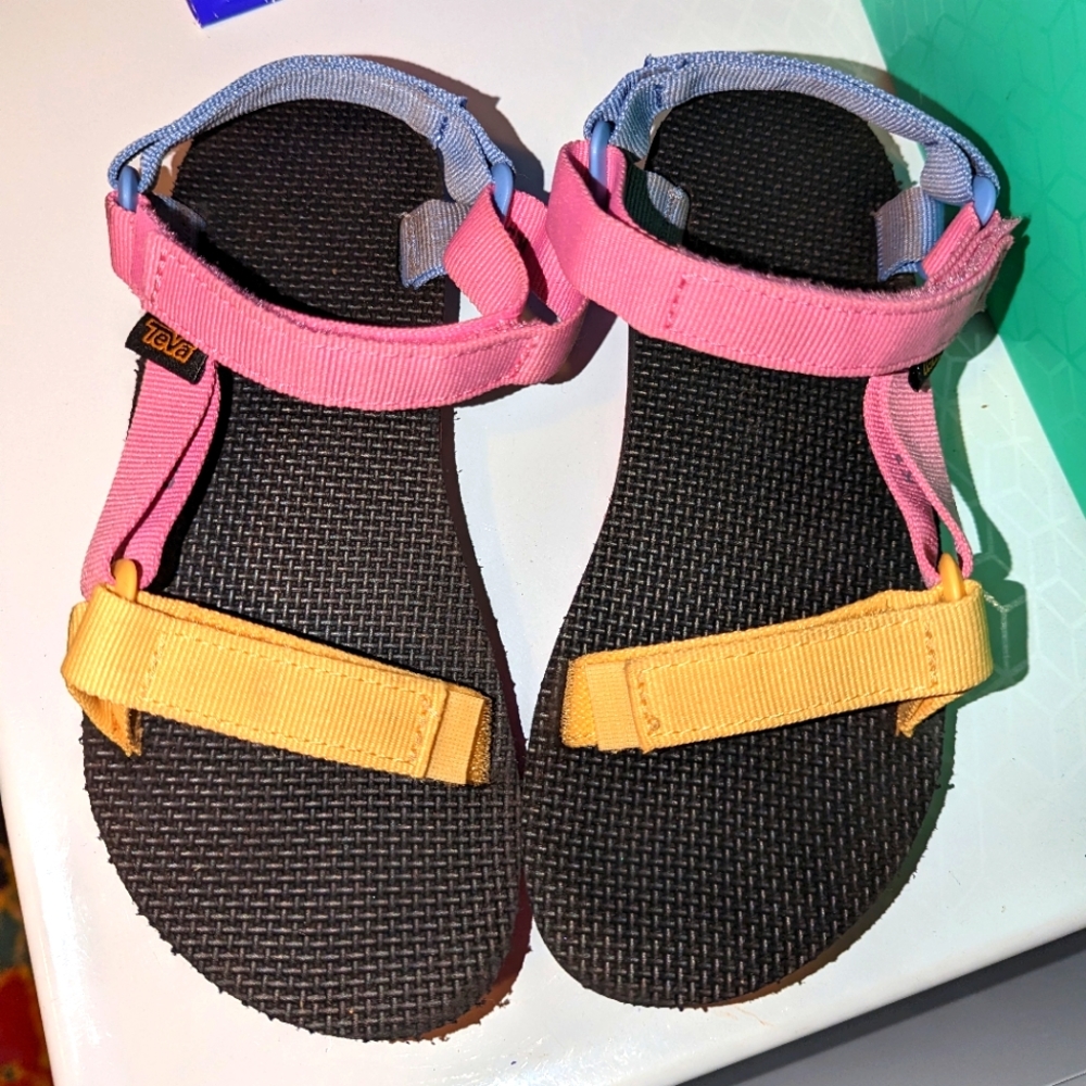 Kids Teva sandals size 3